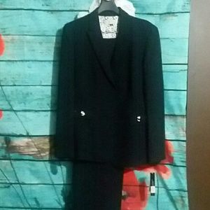Woman's 2 pc suit-pants/jacket